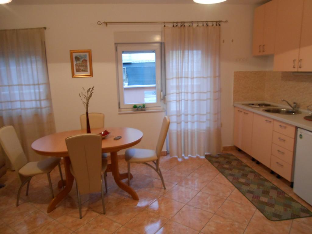 Apartments Luvi Trogir Quarto foto