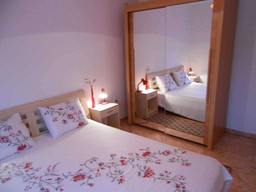 Apartments Luvi Trogir Quarto foto