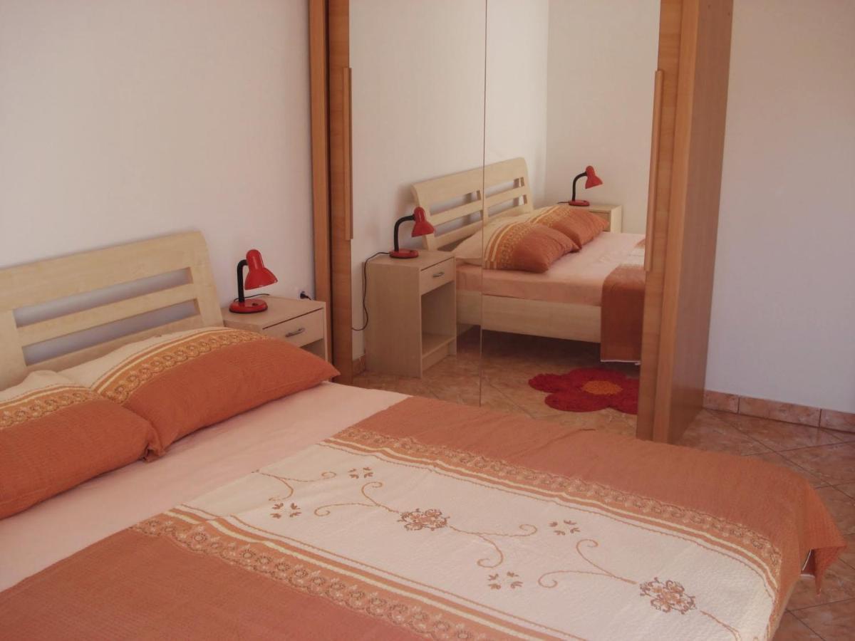 Apartments Luvi Trogir Quarto foto
